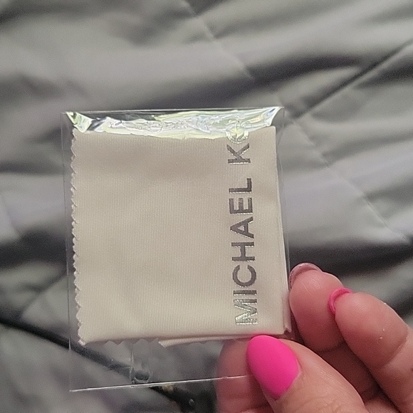 MK Sunglasses - Picture 5 of 6